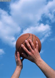 揭秘“高科技作弊”：摄像头耳塞、隐形药水在非法牌局中的应用。（地下牌局的高科技作弊内幕：摄像耳塞与隐形药水）