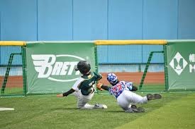 为什么球员喜欢把球抛给看台球迷