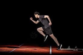 摩根：梅西最近也做了类似的肘击动作，却没人采取任何行动