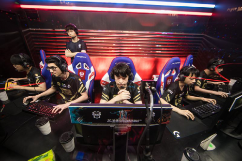 但依然展现 但依然展现